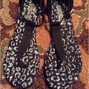 Toms sandals size 7.5